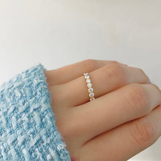 Ring with moissanites 0.78 ct