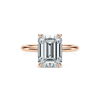 Ring with 4 ct moissanite